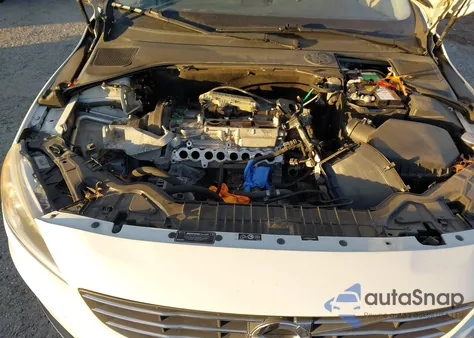 2015 Volvo S60 T5 Premier z USA, uszkodzony, nr VIN YV140MFB1F1314660